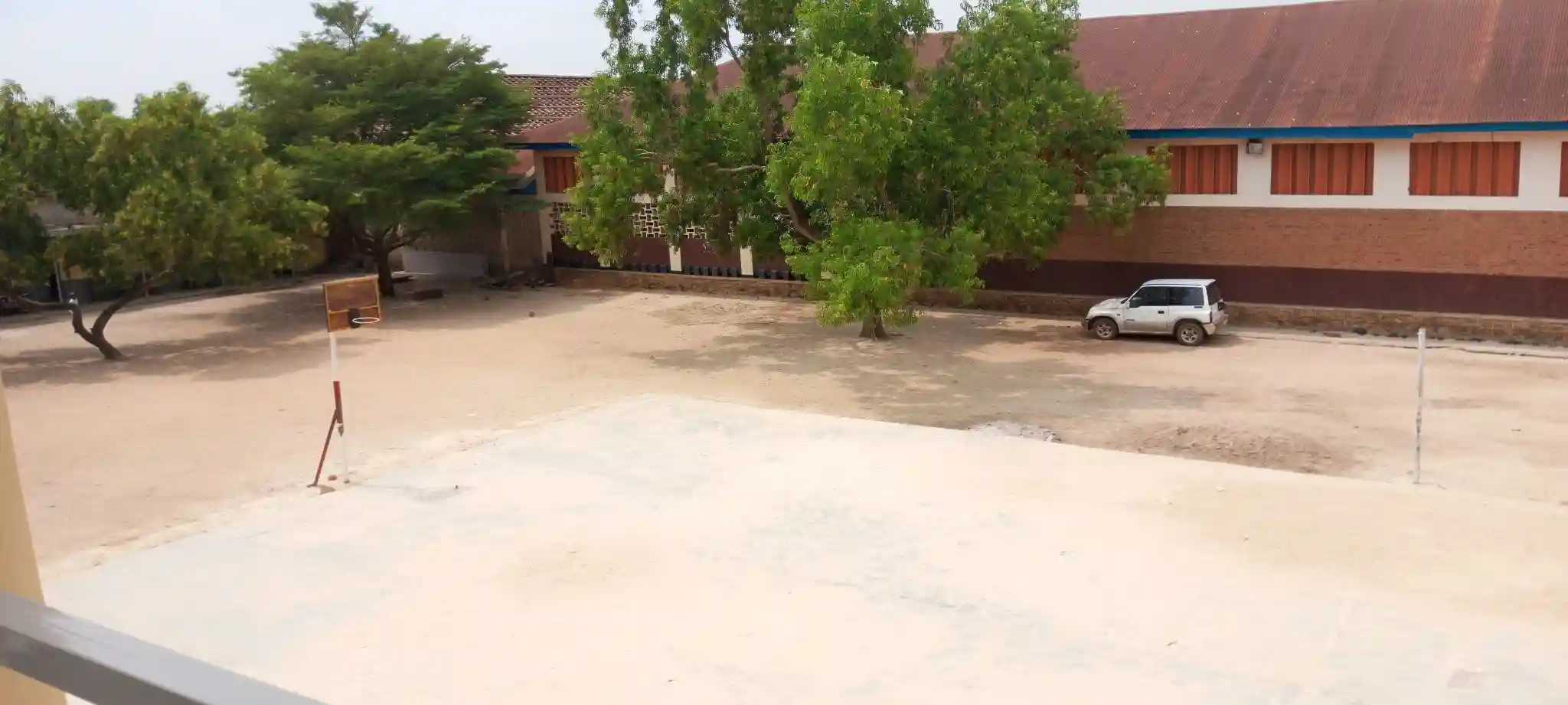 Image de la  facade latterale du Collge Maele 