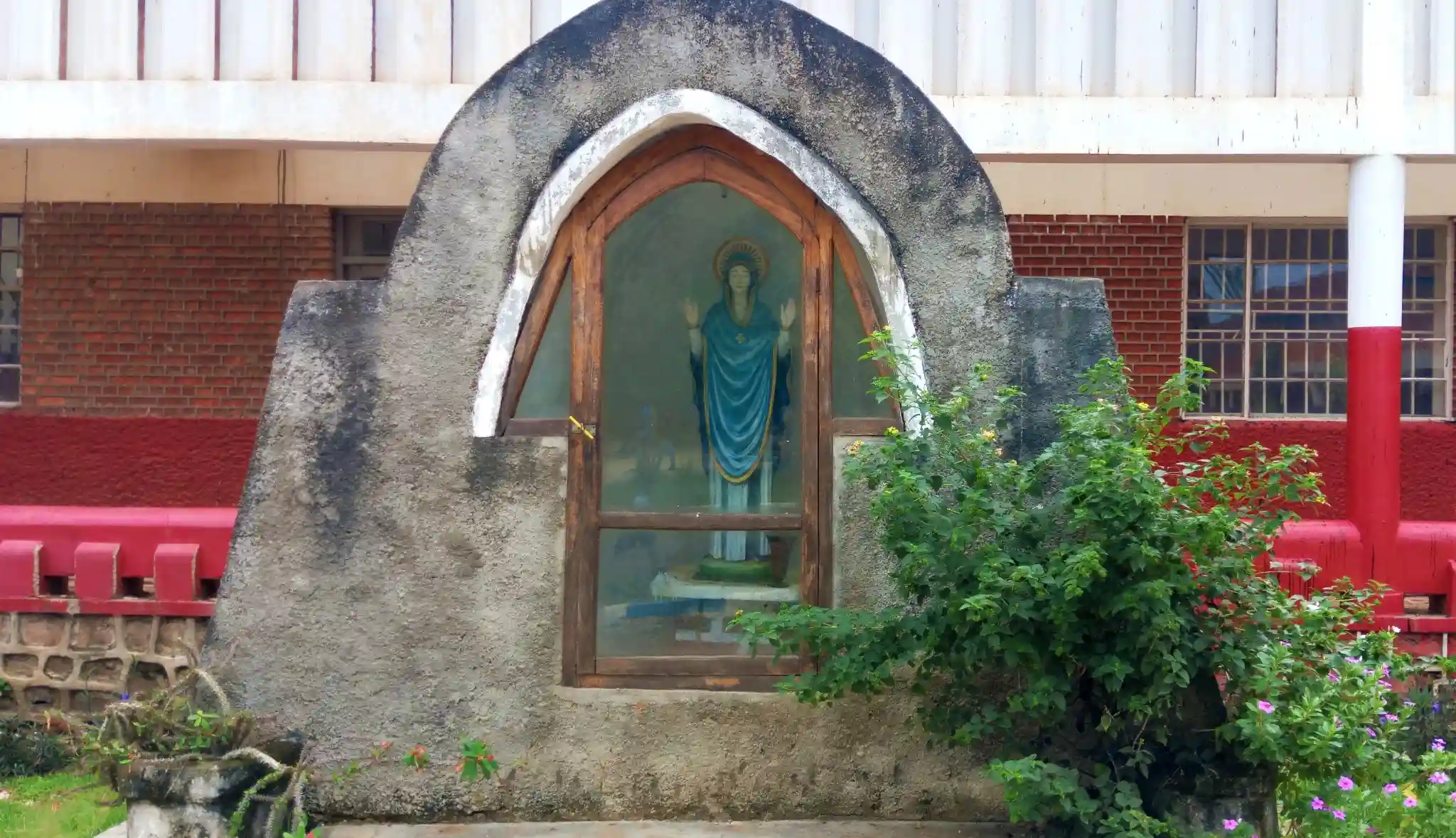 grotte de prière du College Maele